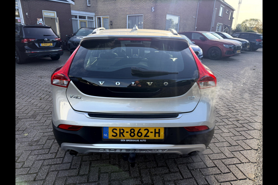 Volvo V40 Cross Country 1.5 T3 Nordic+ Luxury Panoramadak, 18''Lmv, Trekhaak