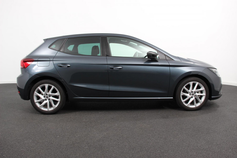 Seat Ibiza 1.0 TSI 110 pk DSG FR Navigatie Apple Carplay/Android Auto Adaptieve Cruise Control Parkeersensoren Camera Virtual Cockpit Stoelverwarming Full LED Privacy Glass