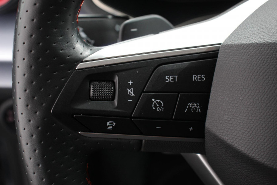 Seat Ibiza 1.0 TSI 110 pk DSG FR Navigatie Apple Carplay/Android Auto Adaptieve Cruise Control Parkeersensoren Camera Virtual Cockpit Stoelverwarming Full LED Privacy Glass