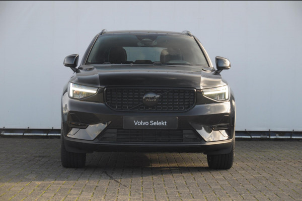 Volvo XC40 B3 177PK Automaat Plus Black Edition / Adaptieve Cruise control / BLIS / Harman Kardon / 20'' velgen / Elektrisch verstelbare stoelen met geheugen / Stoel- en stuurverwarming