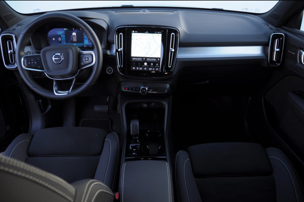 Volvo XC40 B3 177PK Automaat Plus Black Edition / Adaptieve Cruise control / BLIS / Harman Kardon / 20'' velgen / Elektrisch verstelbare stoelen met geheugen / Stoel- en stuurverwarming