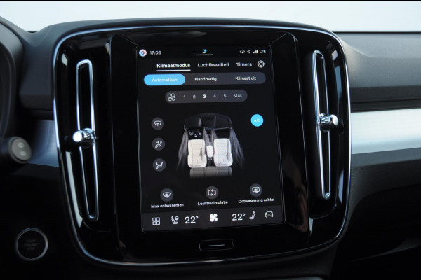 Volvo XC40 B3 177PK Automaat Plus Black Edition / Adaptieve Cruise control / BLIS / Harman Kardon / 20'' velgen / Elektrisch verstelbare stoelen met geheugen / Stoel- en stuurverwarming