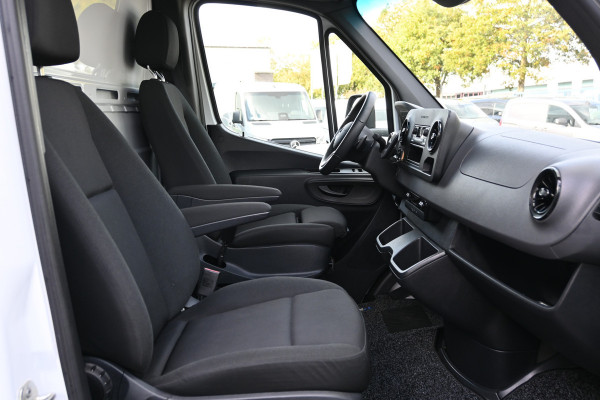 Mercedes-Benz Sprinter 519 CDI 3.0 V6 Bakwagen met klep Laadklep, Geveerde stoel