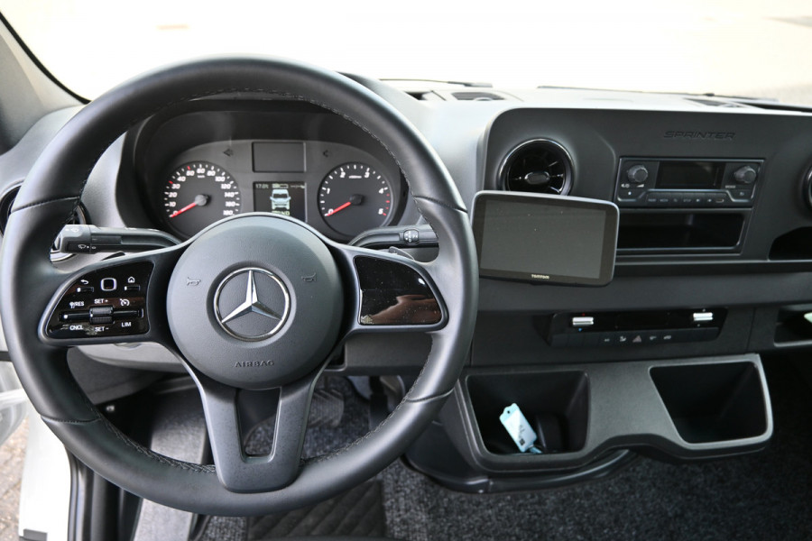 Mercedes-Benz Sprinter 519 CDI 3.0 V6 Bakwagen met klep Laadklep, Geveerde stoel