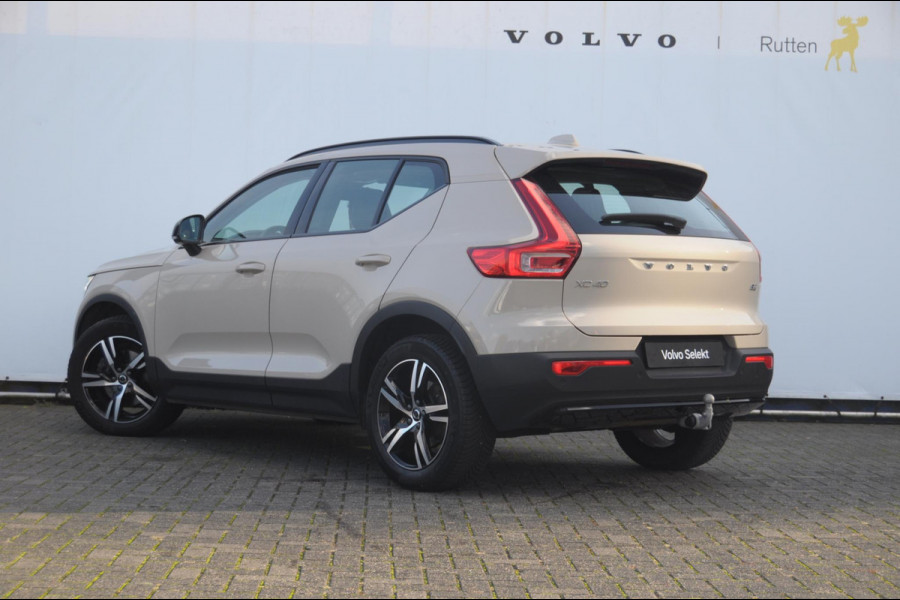 Volvo XC40 B3 177PK Automaat Plus Dark / Trekhaak / Navigatie / Adaptive Cruise / BLIS/ Harman Kardon / Stuur- & Stoelverwarming / Elektrische achterklep / Achteruitrijcamera / Elektrische stoelverst. met geheugen