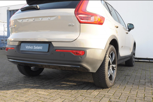 Volvo XC40 B3 177PK Automaat Plus Dark / Trekhaak / Navigatie / Adaptive Cruise / BLIS/ Harman Kardon / Stuur- & Stoelverwarming / Elektrische achterklep / Achteruitrijcamera / Elektrische stoelverst. met geheugen