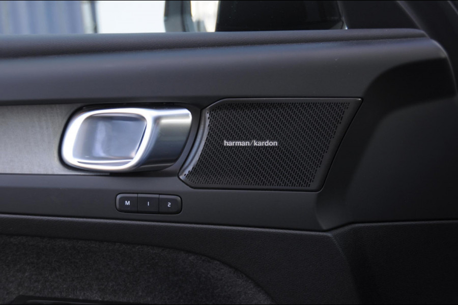 Volvo XC40 B3 177PK Automaat Plus Dark / Trekhaak / Navigatie / Adaptive Cruise / BLIS/ Harman Kardon / Stuur- & Stoelverwarming / Elektrische achterklep / Achteruitrijcamera / Elektrische stoelverst. met geheugen