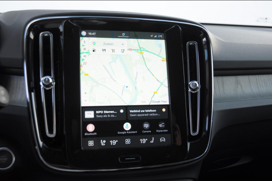 Volvo XC40 B3 177PK Automaat Plus Dark / Trekhaak / Navigatie / Adaptive Cruise / BLIS/ Harman Kardon / Stuur- & Stoelverwarming / Elektrische achterklep / Achteruitrijcamera / Elektrische stoelverst. met geheugen