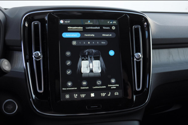 Volvo XC40 B3 177PK Automaat Plus Dark / Trekhaak / Navigatie / Adaptive Cruise / BLIS/ Harman Kardon / Stuur- & Stoelverwarming / Elektrische achterklep / Achteruitrijcamera / Elektrische stoelverst. met geheugen