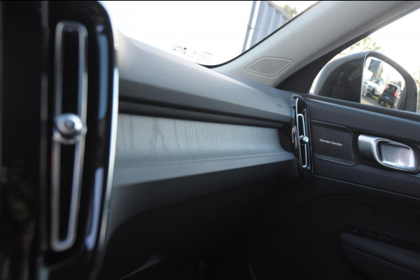 Volvo XC40 B3 177PK Automaat Plus Dark / Trekhaak / Navigatie / Adaptive Cruise / BLIS/ Harman Kardon / Stuur- & Stoelverwarming / Elektrische achterklep / Achteruitrijcamera / Elektrische stoelverst. met geheugen