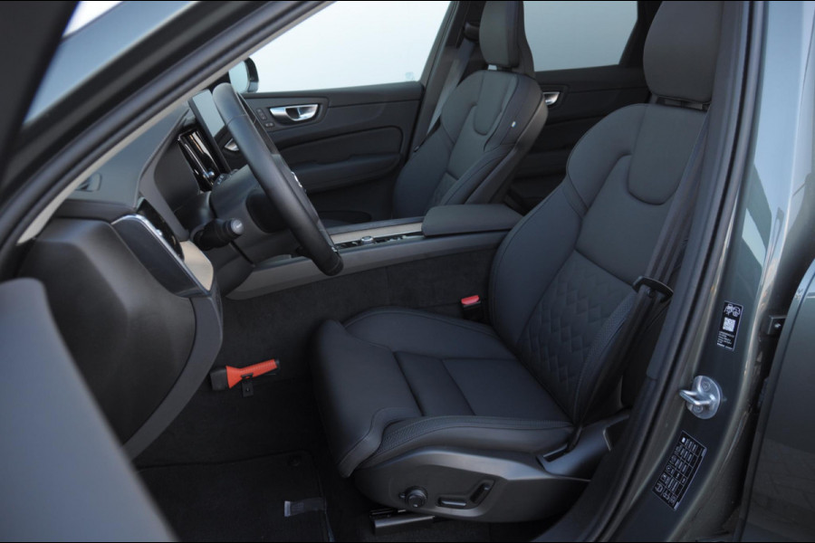Volvo XC60 T6 350PK Automaat Plug-in hybrid AWD Ultra Dark Trekhaak / Luchtvering / Facelift/ Head-up display/ Harman Kardon audio/ BLIS/ Elektrischbedienbare stoelen met geheugen / Panoramadak/ Adaptive cruise control/ Pilot assist/ Apple Carplay/ Android auto/