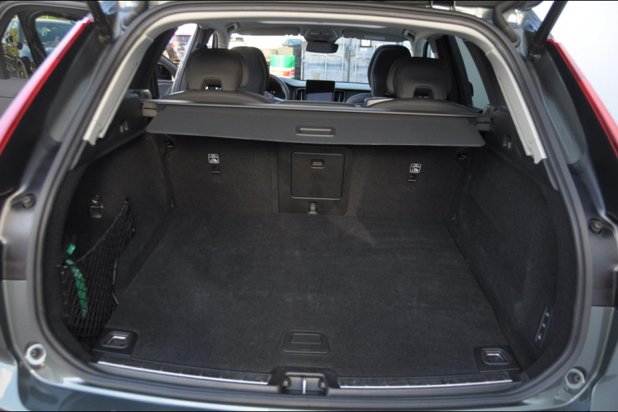 Volvo XC60 T6 350PK Automaat Plug-in hybrid AWD Ultra Dark Trekhaak / Luchtvering / Facelift/ Head-up display/ Harman Kardon audio/ BLIS/ Elektrischbedienbare stoelen met geheugen / Panoramadak/ Adaptive cruise control/ Pilot assist/ Apple Carplay/ Android auto/