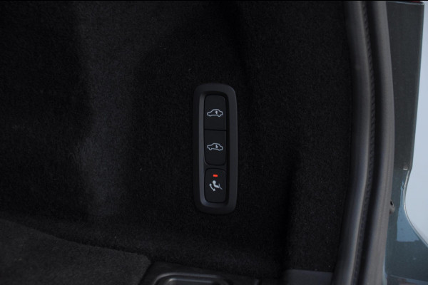 Volvo XC60 T6 350PK Automaat Plug-in hybrid AWD Ultra Dark Trekhaak / Luchtvering / Facelift/ Head-up display/ Harman Kardon audio/ BLIS/ Elektrischbedienbare stoelen met geheugen / Panoramadak/ Adaptive cruise control/ Pilot assist/ Apple Carplay/ Android auto/