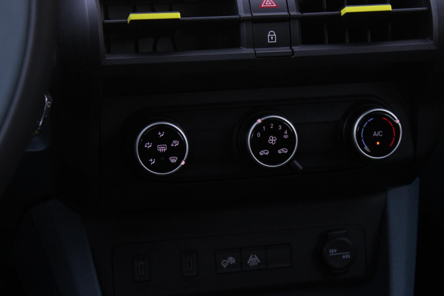 Fiat Grande Panda 1.2 Hybrid ICON PACK STYLE | BESCHERMPLATEN VOOR EN ACHTER IN "SILVER METAL DIAMOND DESIGN" | DAKRAILS IN HET ZWART EN ZILVERGRIJS UITGEVOERD | ZWARTE ACCENTEN RONDOM RAAMOMLIJSTING | MIDDENARMSTEUN | DRAADLOOS APPLE CARPLAY/ANDROID AUTO | PARKEERNSENSOREN VOOR & ACHTER | PACK STYLE: (16" LICHTMETALEN VELGEN HOOGGLANS ZWART, DAKRAILS ZWART, EXTRA GETINTE ACHTERRUITEN, IN HOOGTE VERSTELBARE PASSAGIERSSTOEL, MIDDENARMSTEUN, STYLE VOOR EN ACHTERBUMPER, STYLE DASHBOARD) | AQUA AZURE |