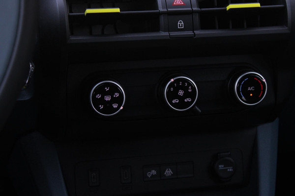 Fiat Grande Panda 1.2 Hybrid ICON PACK STYLE | BESCHERMPLATEN VOOR EN ACHTER IN "SILVER METAL DIAMOND DESIGN" | DAKRAILS IN HET ZWART EN ZILVERGRIJS UITGEVOERD | ZWARTE ACCENTEN RONDOM RAAMOMLIJSTING | MIDDENARMSTEUN | DRAADLOOS APPLE CARPLAY/ANDROID AUTO | PARKEERNSENSOREN VOOR & ACHTER | PACK STYLE: (16" LICHTMETALEN VELGEN HOOGGLANS ZWART, DAKRAILS ZWART, EXTRA GETINTE ACHTERRUITEN, IN HOOGTE VERSTELBARE PASSAGIERSSTOEL, MIDDENARMSTEUN, STYLE VOOR EN ACHTERBUMPER, STYLE DASHBOARD) | AQUA AZURE |