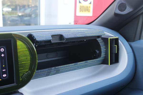 Fiat Grande Panda 1.2 Hybrid ICON PACK STYLE | BESCHERMPLATEN VOOR EN ACHTER IN "SILVER METAL DIAMOND DESIGN" | DAKRAILS IN HET ZWART EN ZILVERGRIJS UITGEVOERD | ZWARTE ACCENTEN RONDOM RAAMOMLIJSTING | MIDDENARMSTEUN | DRAADLOOS APPLE CARPLAY/ANDROID AUTO | PARKEERNSENSOREN VOOR & ACHTER | PACK STYLE: (16" LICHTMETALEN VELGEN HOOGGLANS ZWART, DAKRAILS ZWART, EXTRA GETINTE ACHTERRUITEN, IN HOOGTE VERSTELBARE PASSAGIERSSTOEL, MIDDENARMSTEUN, STYLE VOOR EN ACHTERBUMPER, STYLE DASHBOARD) | AQUA AZURE |
