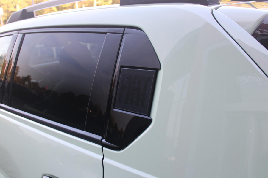 Fiat Grande Panda 1.2 Hybrid ICON PACK STYLE | BESCHERMPLATEN VOOR EN ACHTER IN "SILVER METAL DIAMOND DESIGN" | DAKRAILS IN HET ZWART EN ZILVERGRIJS UITGEVOERD | ZWARTE ACCENTEN RONDOM RAAMOMLIJSTING | MIDDENARMSTEUN | DRAADLOOS APPLE CARPLAY/ANDROID AUTO | PARKEERNSENSOREN VOOR & ACHTER | PACK STYLE: (16" LICHTMETALEN VELGEN HOOGGLANS ZWART, DAKRAILS ZWART, EXTRA GETINTE ACHTERRUITEN, IN HOOGTE VERSTELBARE PASSAGIERSSTOEL, MIDDENARMSTEUN, STYLE VOOR EN ACHTERBUMPER, STYLE DASHBOARD) | AQUA AZURE |