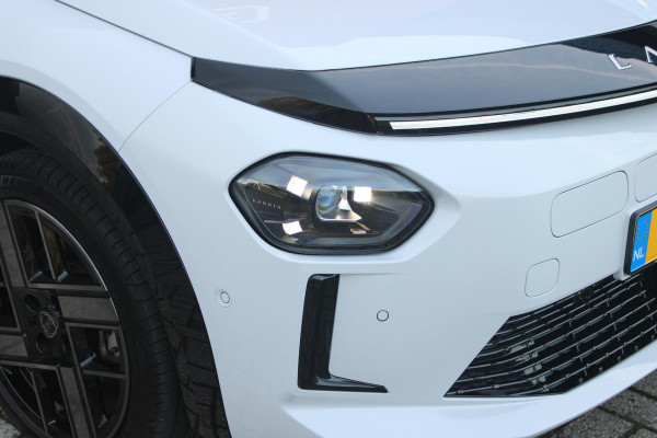Lancia Ypsilon LX 156PK 54 kWh | EXCLUSIVE PACK: (FLUWELEN "RUGGINE" STOELBEKLEDING, ELEKTRISCH VERSTELBARE & VERWARMBARE VOORSTOELEN, KEYLESS ENTRY) | NAVIGATIE | RIJSTROOKASSISTENT L2 | BIANCO QUARZO MET ZWART DAK | 17" LICHTMETALEN VELGEN "MONDRIAN" | PARKEERSENSOREN VOOR & ACHTER MET CAMERA VOOR EN ACHTERZIJDE | WARMTEPOMP | DRAADLOOS APPLE CARPLAY/ANDROID AUTO | NAVIGATIE | ADAPTIVE CRUISE CONTROL | DODEHOEK DETECTIE | KEYLESS START | DRAADLOZE TELEFOONLADER | AUTOMATISCHE REGENSENSOR | AUTOMATISCH GROOTLICHT | AMBIENT LIGHTNING SFEERVERLICHTING | S.A.L.A. HUB |