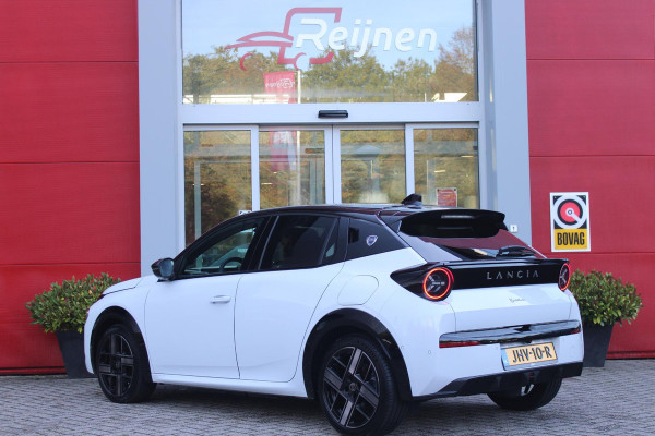 Lancia Ypsilon LX 156PK 54 kWh | EXCLUSIVE PACK: (FLUWELEN "RUGGINE" STOELBEKLEDING, ELEKTRISCH VERSTELBARE & VERWARMBARE VOORSTOELEN, KEYLESS ENTRY) | NAVIGATIE | RIJSTROOKASSISTENT L2 | BIANCO QUARZO MET ZWART DAK | 17" LICHTMETALEN VELGEN "MONDRIAN" | PARKEERSENSOREN VOOR & ACHTER MET CAMERA VOOR EN ACHTERZIJDE | WARMTEPOMP | DRAADLOOS APPLE CARPLAY/ANDROID AUTO | NAVIGATIE | ADAPTIVE CRUISE CONTROL | DODEHOEK DETECTIE | KEYLESS START | DRAADLOZE TELEFOONLADER | AUTOMATISCHE REGENSENSOR | AUTOMATISCH GROOTLICHT | AMBIENT LIGHTNING SFEERVERLICHTING | S.A.L.A. HUB |
