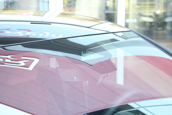 Lancia Ypsilon LX 156PK 54 kWh | EXCLUSIVE PACK: (FLUWELEN "RUGGINE" STOELBEKLEDING, ELEKTRISCH VERSTELBARE & VERWARMBARE VOORSTOELEN, KEYLESS ENTRY) | NAVIGATIE | RIJSTROOKASSISTENT L2 | BIANCO QUARZO MET ZWART DAK | 17" LICHTMETALEN VELGEN "MONDRIAN" | PARKEERSENSOREN VOOR & ACHTER MET CAMERA VOOR EN ACHTERZIJDE | WARMTEPOMP | DRAADLOOS APPLE CARPLAY/ANDROID AUTO | NAVIGATIE | ADAPTIVE CRUISE CONTROL | DODEHOEK DETECTIE | KEYLESS START | DRAADLOZE TELEFOONLADER | AUTOMATISCHE REGENSENSOR | AUTOMATISCH GROOTLICHT | AMBIENT LIGHTNING SFEERVERLICHTING | S.A.L.A. HUB |