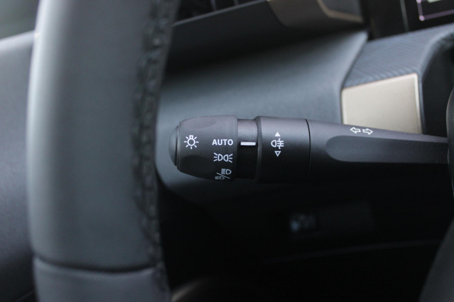 Lancia Ypsilon LX 156PK 54 kWh | EXCLUSIVE PACK: (FLUWELEN "RUGGINE" STOELBEKLEDING, ELEKTRISCH VERSTELBARE & VERWARMBARE VOORSTOELEN, KEYLESS ENTRY) | NAVIGATIE | RIJSTROOKASSISTENT L2 | BIANCO QUARZO MET ZWART DAK | 17" LICHTMETALEN VELGEN "MONDRIAN" | PARKEERSENSOREN VOOR & ACHTER MET CAMERA VOOR EN ACHTERZIJDE | WARMTEPOMP | DRAADLOOS APPLE CARPLAY/ANDROID AUTO | NAVIGATIE | ADAPTIVE CRUISE CONTROL | DODEHOEK DETECTIE | KEYLESS START | DRAADLOZE TELEFOONLADER | AUTOMATISCHE REGENSENSOR | AUTOMATISCH GROOTLICHT | AMBIENT LIGHTNING SFEERVERLICHTING | S.A.L.A. HUB |