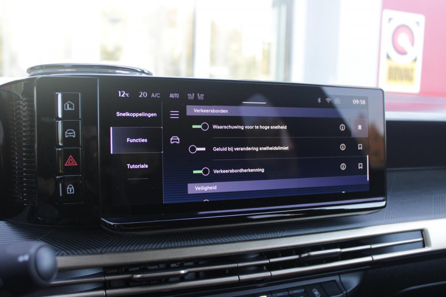 Lancia Ypsilon LX 156PK 54 kWh | EXCLUSIVE PACK: (FLUWELEN "RUGGINE" STOELBEKLEDING, ELEKTRISCH VERSTELBARE & VERWARMBARE VOORSTOELEN, KEYLESS ENTRY) | NAVIGATIE | RIJSTROOKASSISTENT L2 | BIANCO QUARZO MET ZWART DAK | 17" LICHTMETALEN VELGEN "MONDRIAN" | PARKEERSENSOREN VOOR & ACHTER MET CAMERA VOOR EN ACHTERZIJDE | WARMTEPOMP | DRAADLOOS APPLE CARPLAY/ANDROID AUTO | NAVIGATIE | ADAPTIVE CRUISE CONTROL | DODEHOEK DETECTIE | KEYLESS START | DRAADLOZE TELEFOONLADER | AUTOMATISCHE REGENSENSOR | AUTOMATISCH GROOTLICHT | AMBIENT LIGHTNING SFEERVERLICHTING | S.A.L.A. HUB |