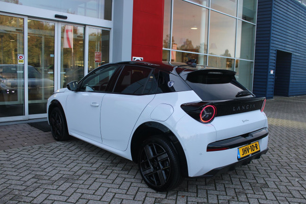 Lancia Ypsilon LX 156PK 54 kWh | EXCLUSIVE PACK: (FLUWELEN "RUGGINE" STOELBEKLEDING, ELEKTRISCH VERSTELBARE & VERWARMBARE VOORSTOELEN, KEYLESS ENTRY) | NAVIGATIE | RIJSTROOKASSISTENT L2 | BIANCO QUARZO MET ZWART DAK | 17" LICHTMETALEN VELGEN "MONDRIAN" | PARKEERSENSOREN VOOR & ACHTER MET CAMERA VOOR EN ACHTERZIJDE | WARMTEPOMP | DRAADLOOS APPLE CARPLAY/ANDROID AUTO | NAVIGATIE | ADAPTIVE CRUISE CONTROL | DODEHOEK DETECTIE | KEYLESS START | DRAADLOZE TELEFOONLADER | AUTOMATISCHE REGENSENSOR | AUTOMATISCH GROOTLICHT | AMBIENT LIGHTNING SFEERVERLICHTING | S.A.L.A. HUB |