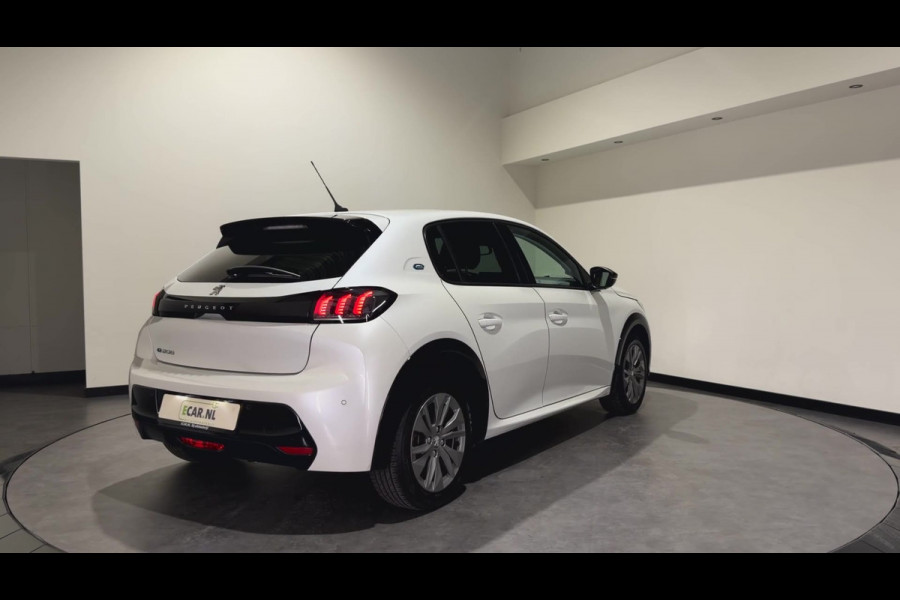 Peugeot e-208 EV Allure Pack 50 kWh | Voorstoelen verwarmd | Navigatie | LMV 16" | camera | 3-fase