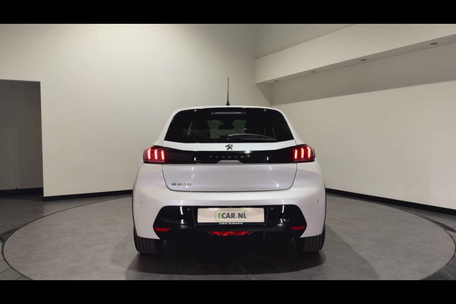 Peugeot e-208 EV Allure Pack 50 kWh | Voorstoelen verwarmd | Navigatie | LMV 16" | camera | 3-fase