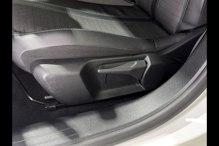 Peugeot e-208 EV Allure Pack 50 kWh | Voorstoelen verwarmd | Navigatie | LMV 16" | camera | 3-fase
