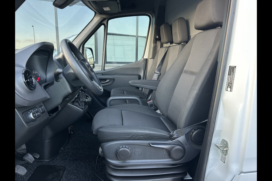 Mercedes-Benz Sprinter 317 CDI Bakwagen / Laadklep / Dak spoiler / Camera / Navigatie / Cruise control / Airco