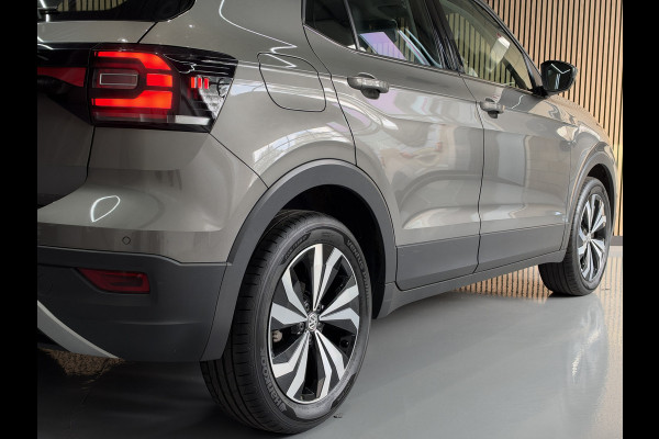 Volkswagen T-Cross 1.0 TSI DSG Style | Navi | Dode hoek | Stoelverwarming | PDC V+A | 100% Volkswagen Onderhouden!