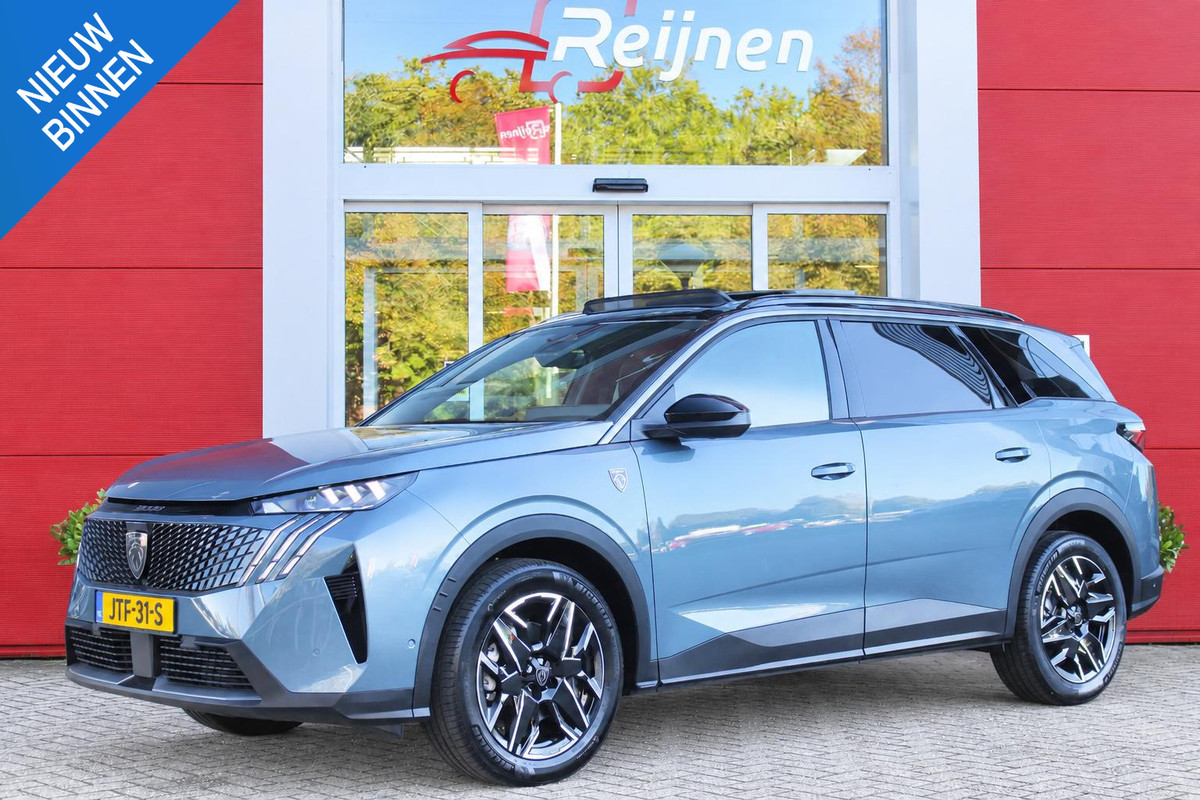 Peugeot 5008 1.2 Hybrid 145PK AUTOMAAT GT 7p | PANORAMISCH SCHUIFDAK PACK | 360° VISION & DRIVE ASSIST PLUS PACK: (360° CAMERA, BUITENSPIEGELS MET KANTELFUNCTIE, DRIVE ASSIST 2.0, DRAADLOZE TELEFOONLADER, ANTIDIEFSTALALARM) | BEKLEDING ALCANTARA/KUNSTLEDER | SEAT PACK COMFORT: (AGR BESTUUDERSSTOEL EN PASSAGIERSSTOEL ELEKTRISCH VERSTELBAAR MET MASSAGE FUNCTIE, BESTUUDERSSTOEL MET GEHEUGENFUNCTIE, BUITENSTE ZITPLAATSEN ACHTERBANK VERWARMBAAR) | GLANZEND ZWARTE DAKRAILS | BLUE INGARO  | 19" LICHTMETALEN VELGEN "BREDA" | DRAADLOZE TELEFOONLADER | APPLE CARPLAY/ANDROID AUTO DRAADLOOS |