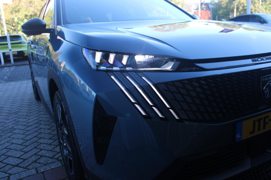 Peugeot 5008 1.2 Hybrid 145PK AUTOMAAT GT 7p | PANORAMISCH SCHUIFDAK PACK | 360° VISION & DRIVE ASSIST PLUS PACK: (360° CAMERA, BUITENSPIEGELS MET KANTELFUNCTIE, DRIVE ASSIST 2.0, DRAADLOZE TELEFOONLADER, ANTIDIEFSTALALARM) | BEKLEDING ALCANTARA/KUNSTLEDER | SEAT PACK COMFORT: (AGR BESTUUDERSSTOEL EN PASSAGIERSSTOEL ELEKTRISCH VERSTELBAAR MET MASSAGE FUNCTIE, BESTUUDERSSTOEL MET GEHEUGENFUNCTIE, BUITENSTE ZITPLAATSEN ACHTERBANK VERWARMBAAR) | GLANZEND ZWARTE DAKRAILS | BLUE INGARO  | 19" LICHTMETALEN VELGEN "BREDA" | DRAADLOZE TELEFOONLADER | APPLE CARPLAY/ANDROID AUTO DRAADLOOS |