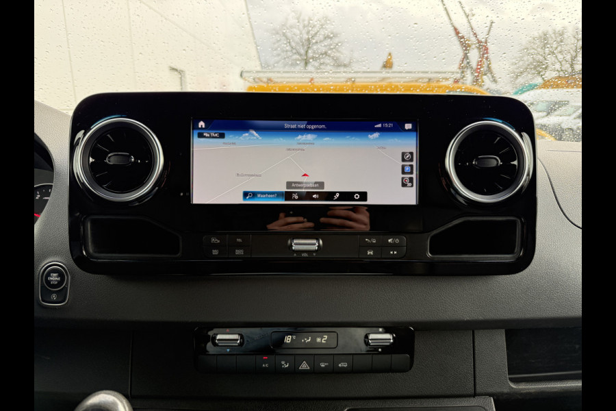 Mercedes-Benz Sprinter 317 1.9 CDI L2H2 LED 10 Inch MBUX Scherm Lederen bekleding Climate Control Cruise Control Camera Navigatie Parkeersensoren voor