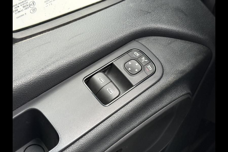 Mercedes-Benz Sprinter 317 1.9 CDI L2H2 LED 10 Inch MBUX Scherm Lederen bekleding Climate Control Cruise Control Camera Navigatie Parkeersensoren voor