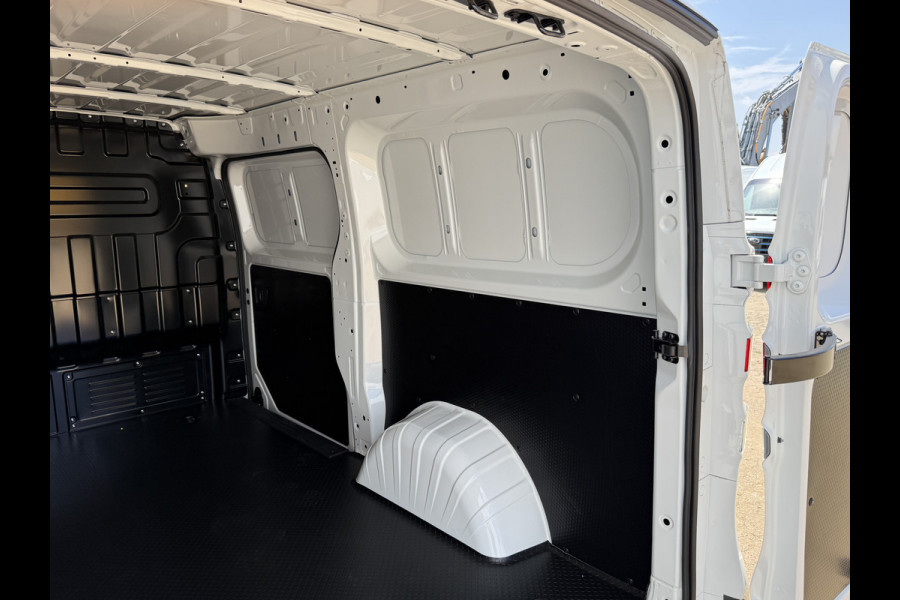 Maxus eDeliver 5 64kWh 163PK Elektrisch! L1H1 335KM WLTP 360° Camera Dubbele schuifdeuren Snelladen Climate control Cruise control Carplay Laadka