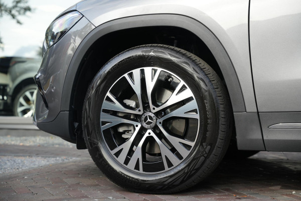 Mercedes-Benz GLA 180 Business Solution Luxury Stuurverwarming Multibeam LED Adapt. Cruise Trekhaak 18''LM