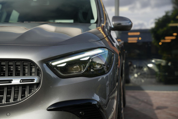 Mercedes-Benz GLA 180 Business Solution Luxury Stuurverwarming Multibeam LED Adapt. Cruise Trekhaak 18''LM