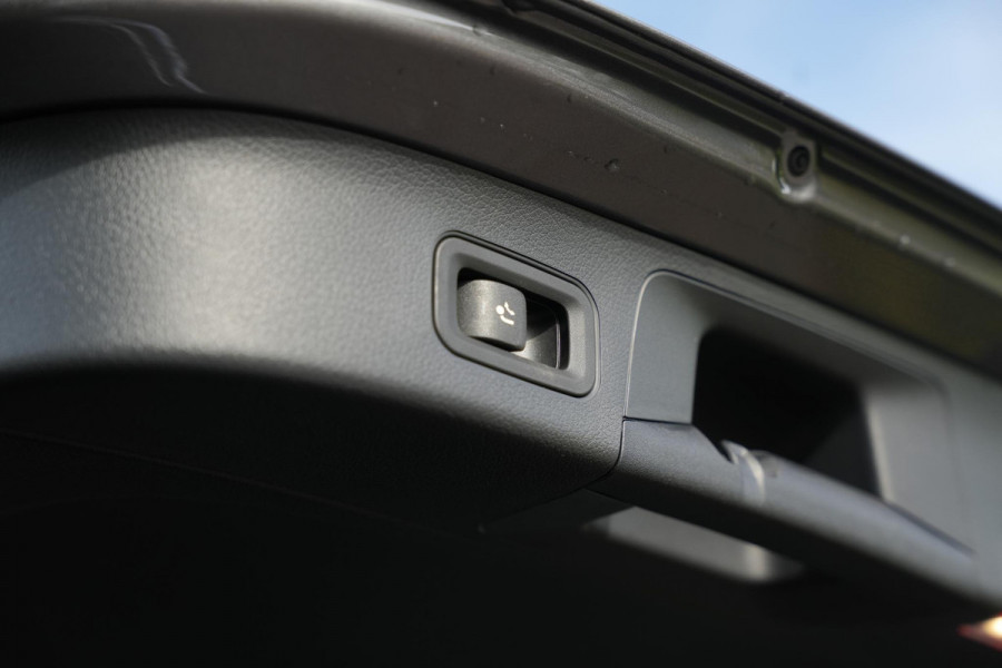 Mercedes-Benz GLA 180 Business Solution Luxury Stuurverwarming Multibeam LED Adapt. Cruise Trekhaak 18''LM
