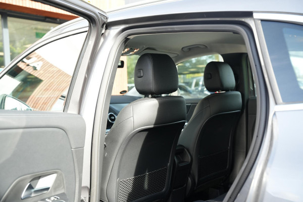 Mercedes-Benz GLA 180 Business Solution Luxury Stuurverwarming Multibeam LED Adapt. Cruise Trekhaak 18''LM