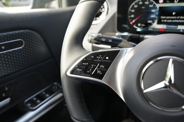 Mercedes-Benz GLA 180 Business Solution Luxury Stuurverwarming Multibeam LED Adapt. Cruise Trekhaak 18''LM