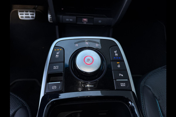 Kia e-Niro ExecutiveLine 64 kWh 17"/SOH 100%/Leder + memory/Schuif-kanteldak/Stuur + stoelverwarming v+a + koeling v/Dodehoek/Keyless/Apple Carplay & Android Auto