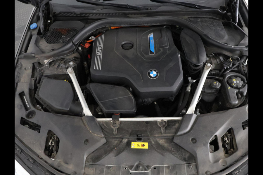 BMW 5 Serie Touring 530e Business Edition Plus M-Pakket | Stoelverwarming | Harman Kardon | Schuif-/Kanteldak | 1e eigenaar |