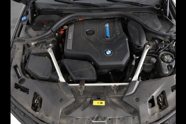 BMW 5 Serie Touring 530e Business Edition Plus M-Pakket | Stoelverwarming | Harman Kardon | Schuif-/Kanteldak | 1e eigenaar |