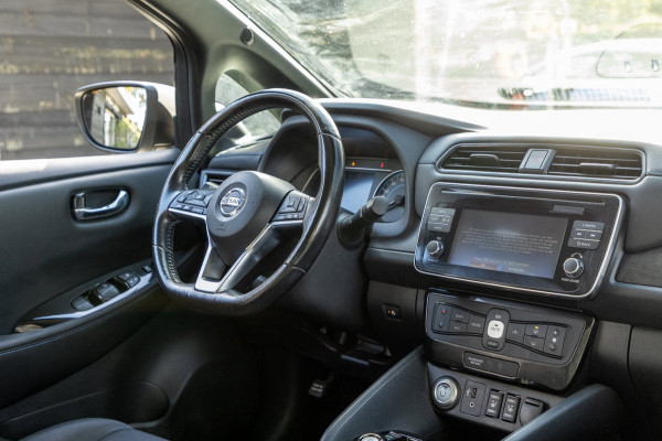 Nissan Leaf N-Connecta 40 kWh I 87% SOH I Dealeronderhouden I camera I