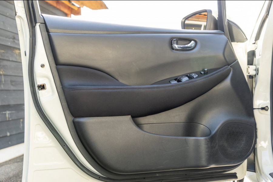 Nissan Leaf N-Connecta 40 kWh I 87% SOH I Dealeronderhouden I camera I