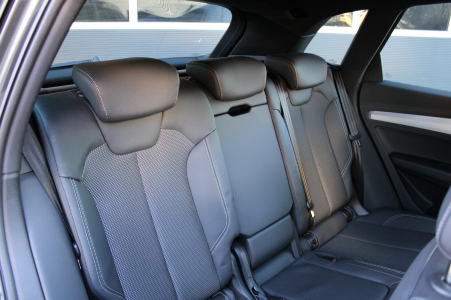 Audi Q5 50 TFSI e S edition | Matrix | Camera | 21 inch | Stuurwiel verwarmd