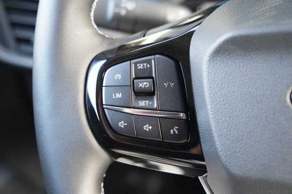 Ford E-Transit Courier Trend 46 kWh 136pk - Stoel/Stuurverwarming - Vloerplaat - Camera - Cruise - Carplay/Android - Rijklaar