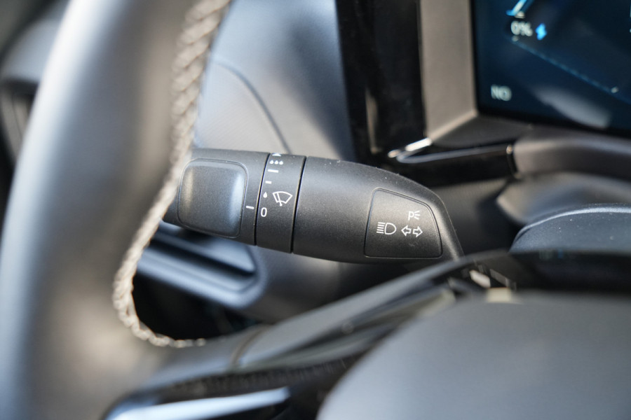 Ford E-Transit Courier Trend 46 kWh 136pk - Stoel/Stuurverwarming - Vloerplaat - Camera - Cruise - Carplay/Android - Rijklaar
